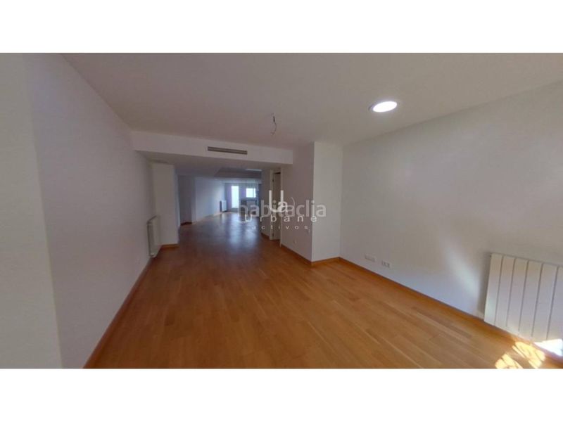 Foto 951ebd71-3e27-44d3-ba6b-c01e88bf193b. Àtic amb aparcament a Russafa Valencia