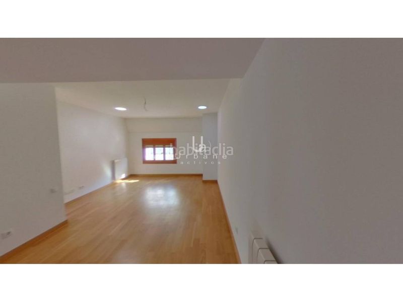 Foto 98bdb005-eb0b-48e5-b919-cf293a7626de. Àtic amb aparcament a Russafa Valencia