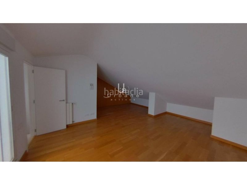 Foto beeadf3d-02c6-4b23-8892-55f7ba5baad6. Àtic amb aparcament a Russafa Valencia