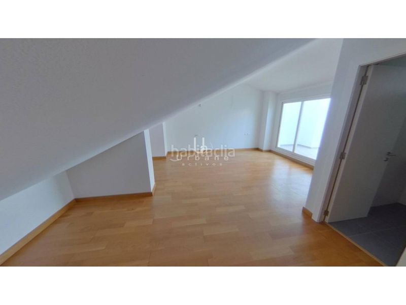 Foto caceddf1-a05f-48fa-9956-a1343d915292. Àtic amb aparcament a Russafa Valencia