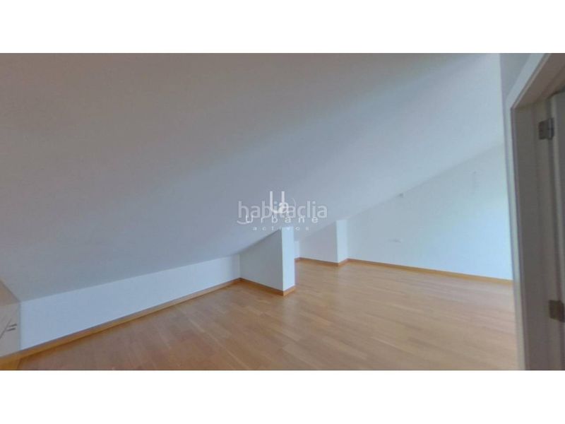 Foto f8dd69eb-4db0-425f-ba52-0b3d3d9e910e. Àtic amb aparcament a Russafa Valencia