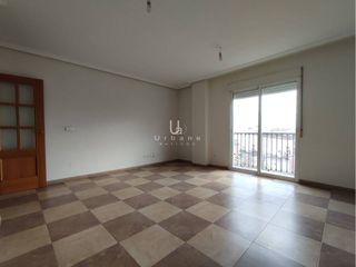 Flat  Avenida progreso. Piso con 4 dormitorios en a 2 minutos de ronda sur en  barrio de