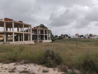 Terreno residenziale in Calle tres molinos 15. Oportunidad de banco sin comisiones!!!