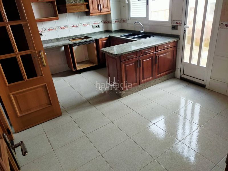 Foto 7adf3a13-193e-4241-ada3-b179c22277a3. Casa amb aparcament a Bellreguard