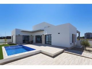 Chalet  Calle manuel de falla. Villa moderna en daya nueva