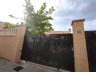 Chalet  Calle olivo 28. Oportunidad de banco sin comisiones!!!