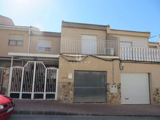 Reihenhaus  Calle escultor francisco salzillo. Chalet adosado en javali viejo alquilado