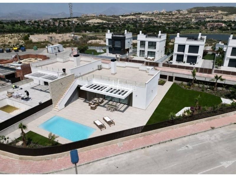 Foto acb9ba5c-9503-4c46-9498-a2ed1fa78002. Xalet amb aparcament piscina a Bonalba-Cotoveta Mutxamel