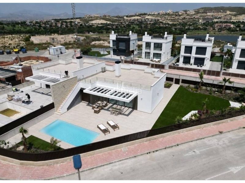 Foto 798205e4-a53f-481a-8593-805e1e225855. Xalet amb aparcament piscina a Bonalba-Cotoveta Mutxamel