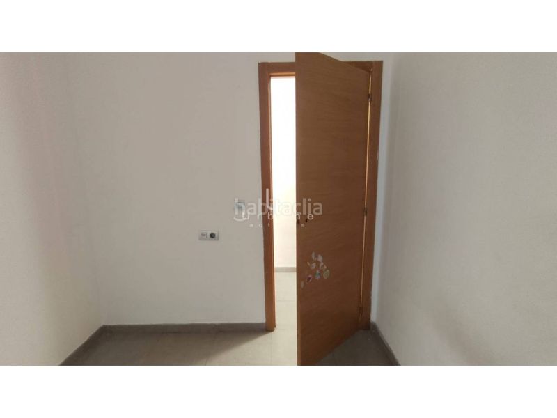 Foto fcdfd6a8-47cb-43a6-b50f-8f31dfca77e3. Pis a Centro puerto Sagunt