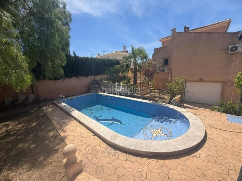 Foto 4f9787fb-febe-44ac-867d-533513b68657. Xalet amb aparcament piscina a Busot