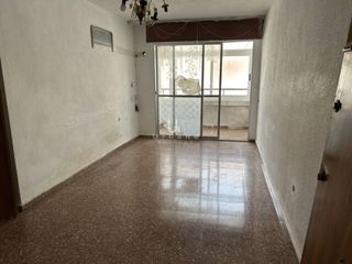 Flat  Calle miguel ángel. Piso de 3 dormitorios con parking y gran potencial de reforma en