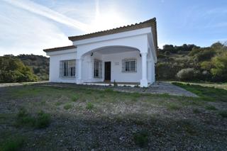 Mas  Carretera carretera de medina sidonia. Finca rústica de 580.000 m2 con casa en perfecto estado