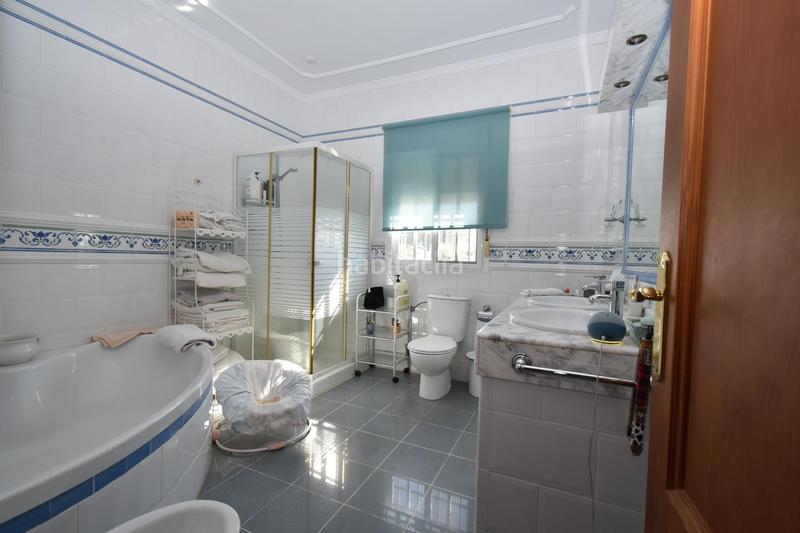 Foto cee6dc83-fdbb-42b2-a8bd-a8f25f116554. Chalet con riscaldamento parcheggio in Las Lagunas - Campano Chiclana de la Frontera