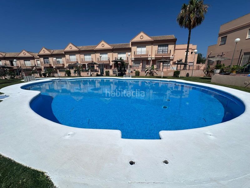 Foto b3181ed1-47aa-4d20-95dd-306a44c72812. Apartament amb piscina a Los Gallos Chiclana de la Frontera