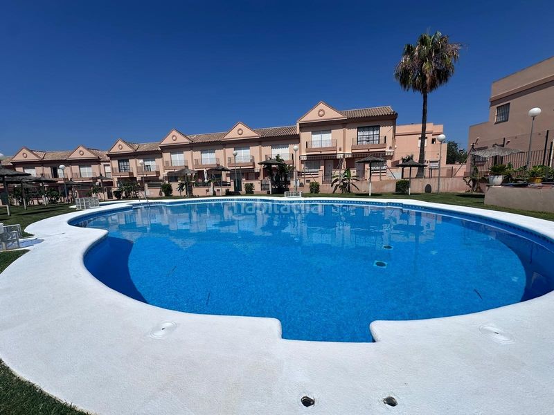Foto f14f8ef0-c02d-4350-ae08-fb4453010d01. Apartament amb piscina a Los Gallos Chiclana de la Frontera