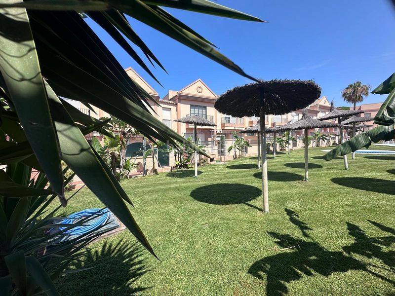 Foto fcf52db8-9c6b-49e3-9277-1dcb7a59b98f. Apartament amb piscina a Los Gallos Chiclana de la Frontera