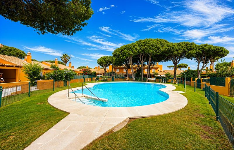 Foto a6f505e4-9ef9-4f9c-b349-272b552c8632. Casa adossada amb piscina a Sancti Pietri Chiclana de la Frontera