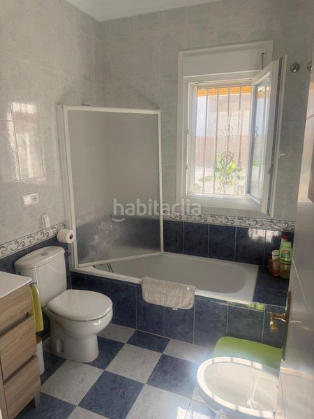 Foto 18f7b93d-5367-4481-a9c3-ee72aea20dd4. Xalet amb calefacció piscina a Los Gallos Chiclana de la Frontera