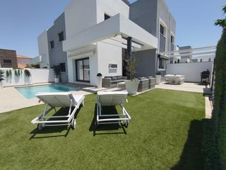 Maison jumelée à Las Lagunas - Campano. Espectacular pareado con piscina a 2 km de la playa 4 dormitorio