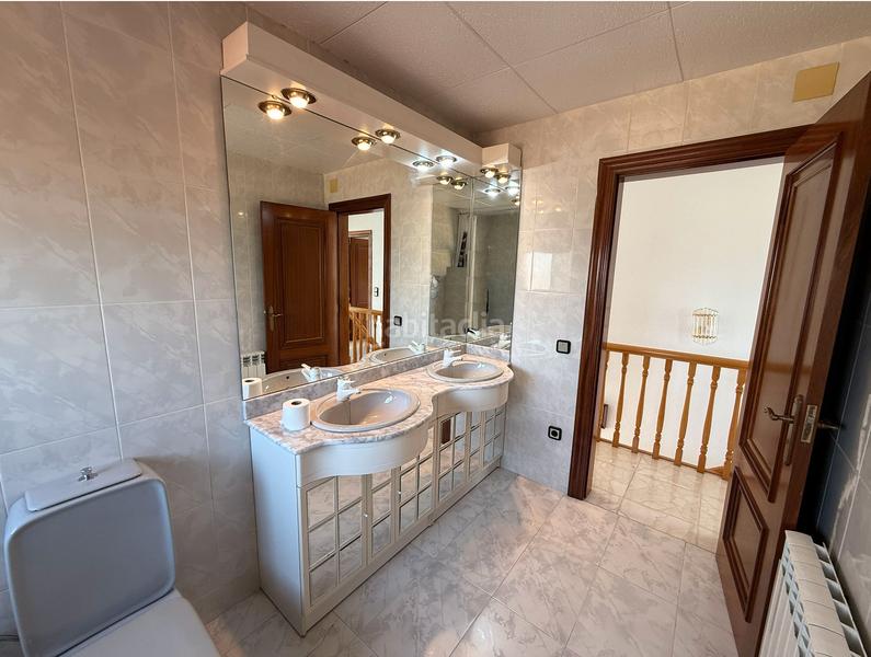 Foto 01a1df14-9ecf-451e-94de-5ab2a205042a. Chalet avec cheminée chauffage parking piscine dans Sant Esteve Sesrovires