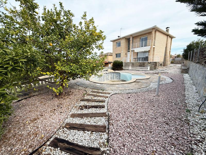 Foto 0216fd35-a81c-4a02-b6b8-7b0a8d69e825. Chalet avec cheminée chauffage parking piscine dans Sant Esteve Sesrovires