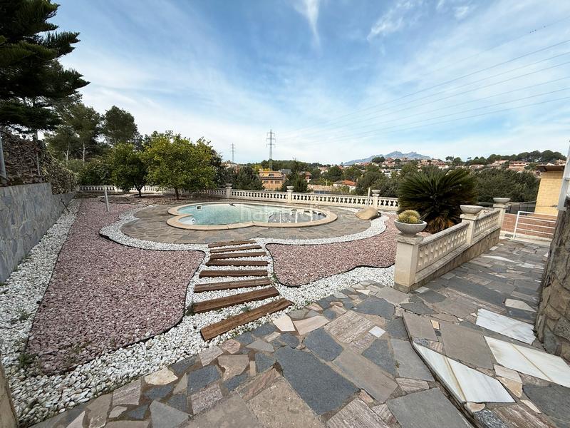 Foto 1911ac0e-5e1d-4ec5-babd-86922541fc77. Chalet avec cheminée chauffage parking piscine dans Sant Esteve Sesrovires