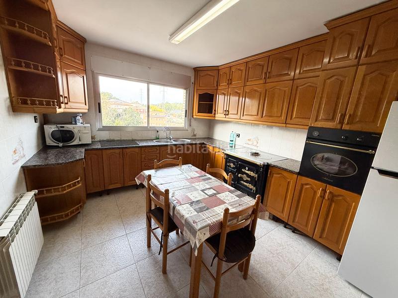 Foto 56f06fe4-9203-43d6-b229-2ec089e7c365. Chalet avec cheminée chauffage parking piscine dans Sant Esteve Sesrovires