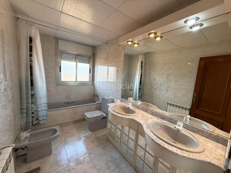 Foto 8800337c-5da1-4e75-bdc5-806d44c62531. Chalet avec cheminée chauffage parking piscine dans Sant Esteve Sesrovires