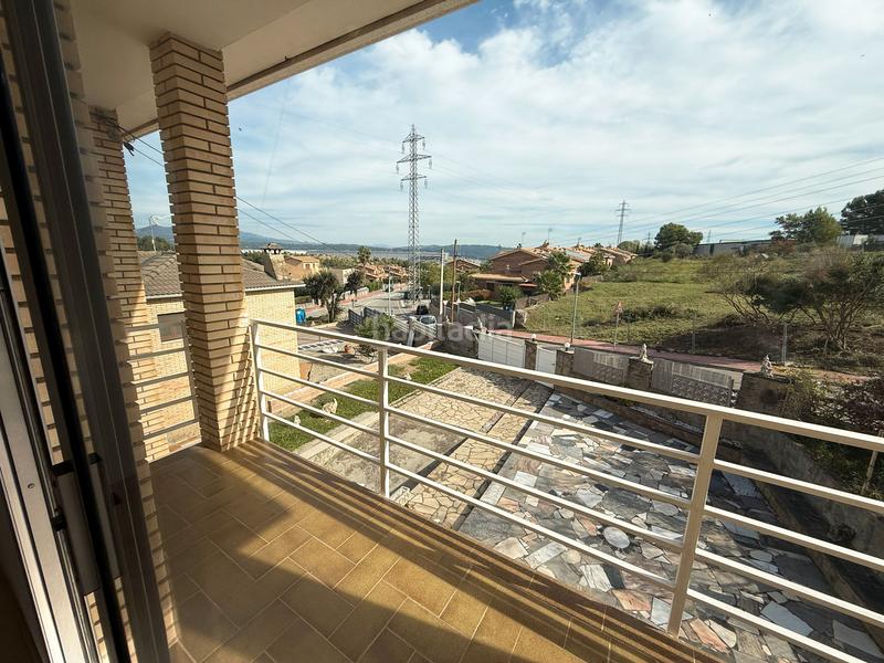 Foto cb25f306-cbd1-434a-a83c-bfddf8a9fa30. Chalet avec cheminée chauffage parking piscine dans Sant Esteve Sesrovires