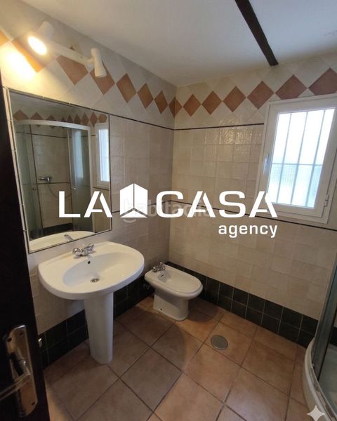 Foto 19cb0b08-ce4f-4471-b796-5351084fc011. Casa aparellada a Ronquillo (El)