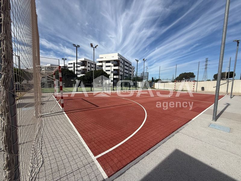 Foto 51c5dffe-bc25-4230-af23-e44d5b789eed. Pis amb aparcament piscina a Entrenúcleos Dos Hermanas