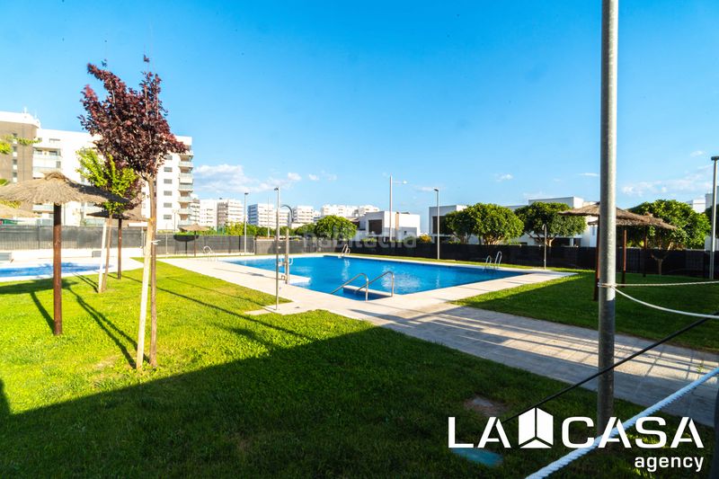 Foto 6c6d169a-b9d0-4d64-8a5f-955be9278286. Pis amb aparcament piscina a Entrenúcleos Dos Hermanas