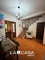 Maison à Centro - Doña Mercedes. Casa o chalet en venta en centro  doña mercedes