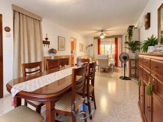 Casa aparellada a Avenida de Europa. Chalet pareado en venta en zona avenida de europa