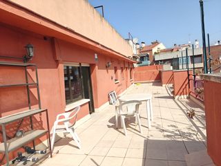 Àtic  Carrer de ramon estruch. Atico con ascensor de 4 habitaciones y 1 baño con terraza a nive