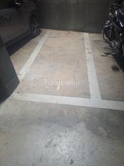 Miete Motorradparkplatz in Carrer de roger de llúria 119. Plazas de parking para motocicletas de varios tamaños.