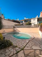 Piso en Carrer de galileu 341. Espectacular vivienda de 4 habitaciones con piscina privada