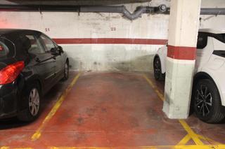 Miete Autoparkplatz in Carrer de pasteur 1. Es lloga pàrquing en garatge amb bon accés i fàcil maniobra.