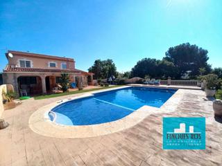 Xalet en Vistabella. Chalet con piscina y zona ajardinada