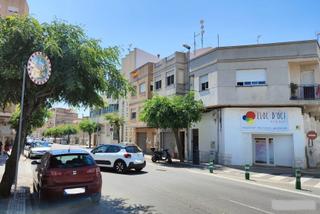 Aparcament cotxe a Casco Urbano. Parking y trastero en el centro de vinaros