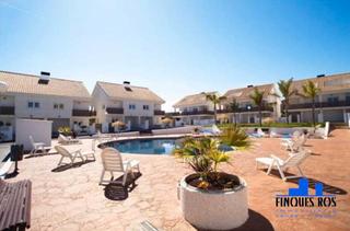 Maison jumelée à Las Atalayas-Urmi-Cerro Mar. Amplia casa adosada con piscina comunitaria en peñiscola