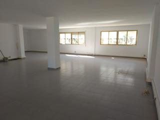Office space in Casco Urbano. Altillo para oficina profesional