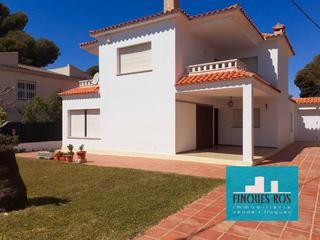 Chalet à Les Salines. Chalet en primera linea de mar a pocos metros de la poblacion