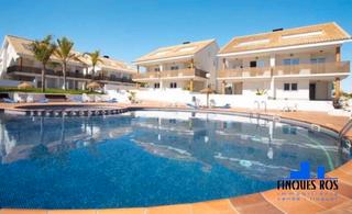 Maison jumelée à Las Atalayas-Urmi-Cerro Mar. Amplia casa adosada con piscina comunitaria en peñiscola