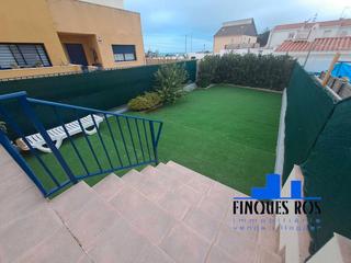 Reihenhaus in Boverals-Saldonar. Casa adosada al lado del mar