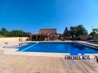 Xalet a Vistabella. Espectacular chalet con piscina y zona ajardinada