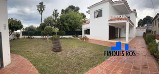 Chalet in Les Salines. Chalet en primera linea de mar a pocos metros de la poblacion