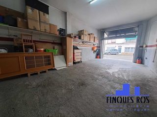 Local Comercial a Casco Urbano. Parking con posibilidad de local comercial