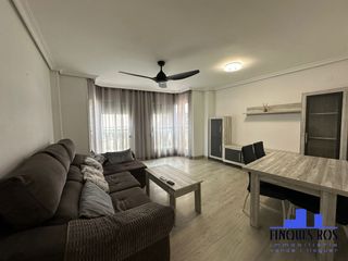 Etagenwohnung in Casco Urbano. Piso en muy buen estado cerca del mar